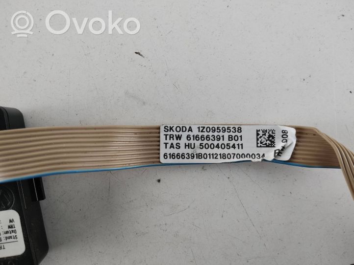 Skoda Octavia Mk2 (1Z) Ohjauspyörän painikkeet/kytkimet 1Z0959538