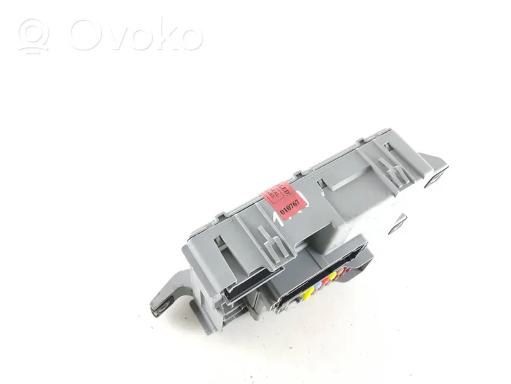 Opel Combo D Module de fusibles 00519217570