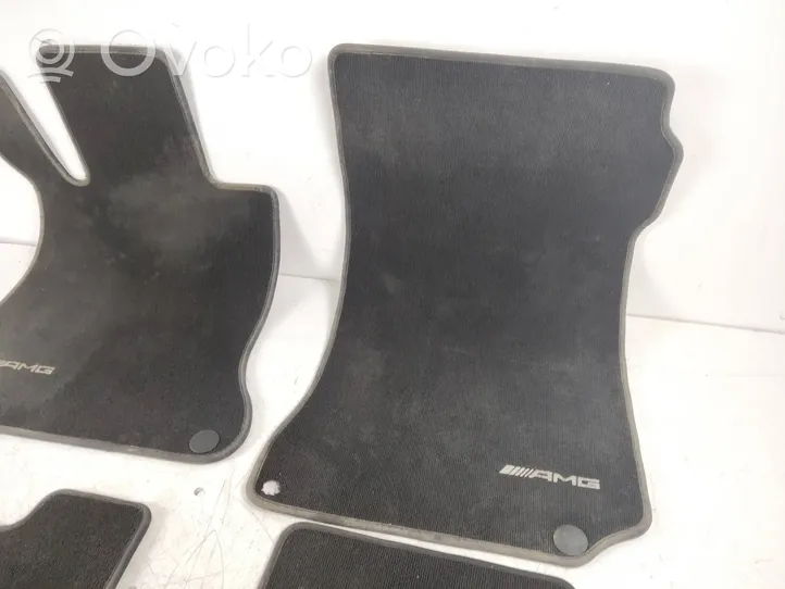 Mercedes-Benz E C207 W207 Set di tappetini per auto A2076803048