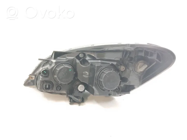 KIA Ceed Lampa przednia 921021H