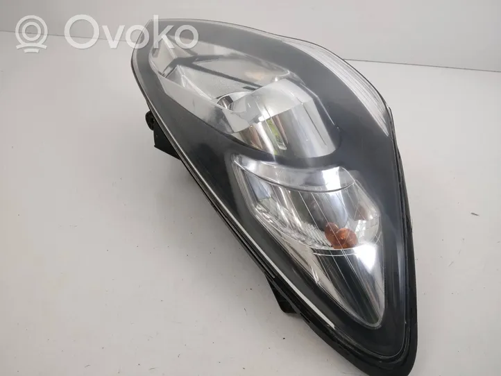 KIA Ceed Lampa przednia 921021H