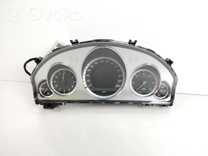 Mercedes-Benz E C207 W207 Tachimetro (quadro strumenti) A2125409547