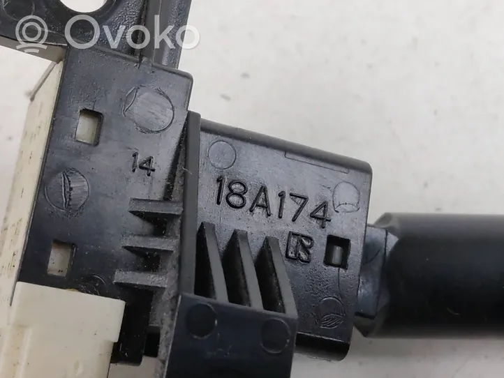 Toyota Hilux (AN120, AN130) Manetka / Przełącznik tempomatu 18A174