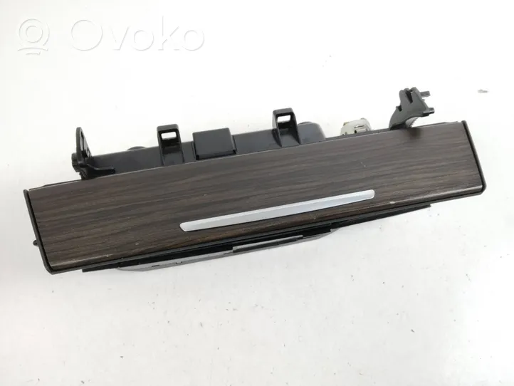 BMW 7 F01 F02 F03 F04 Peleninė panelėje 9119317