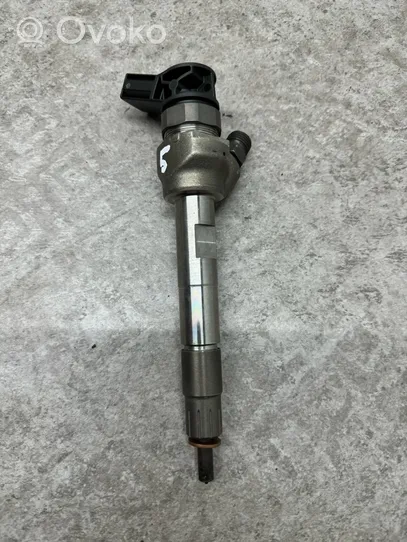 BMW 5 G30 G31 Fuel injector 8579236