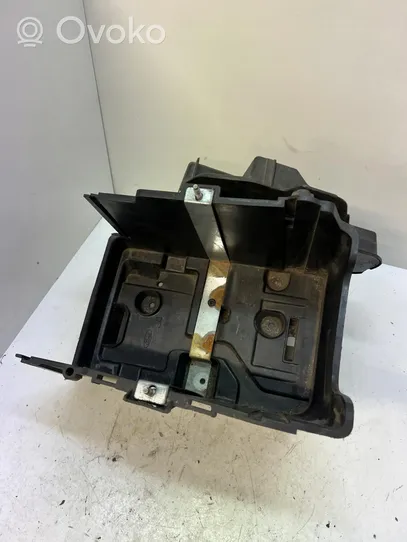 Ford Fiesta Vassoio scatola della batteria 8V2110723