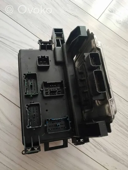 Chrysler 300 - 300C Module confort P04692230