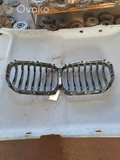 BMW X5 G05 Grille calandre supérieure de pare-chocs avant 20240006541