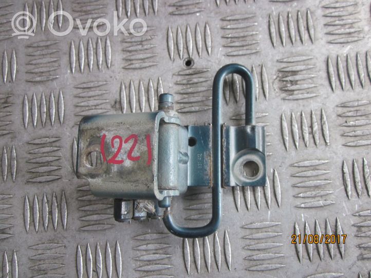 Volkswagen Polo Front door lower hinge 6Q0831412