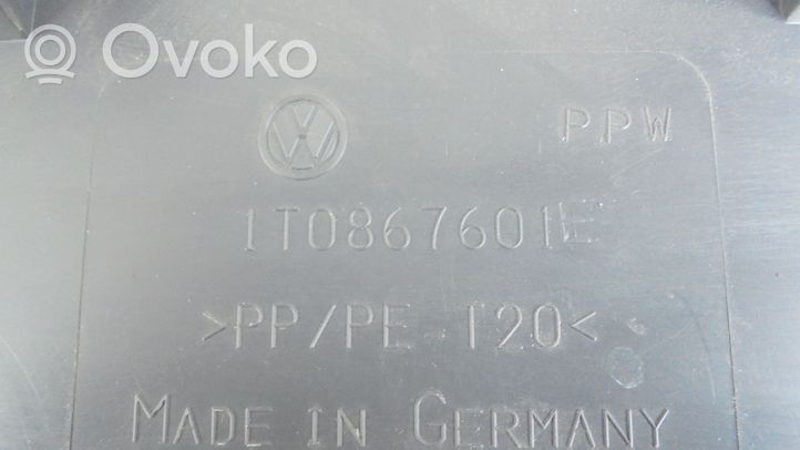 Volkswagen Touran I Osłona tylnej klapy 1T0867601E