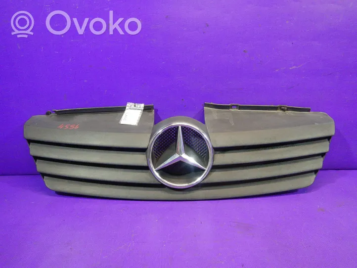 Mercedes-Benz Vaneo W414 Etupuskurin ylempi jäähdytinsäleikkö A4148800085