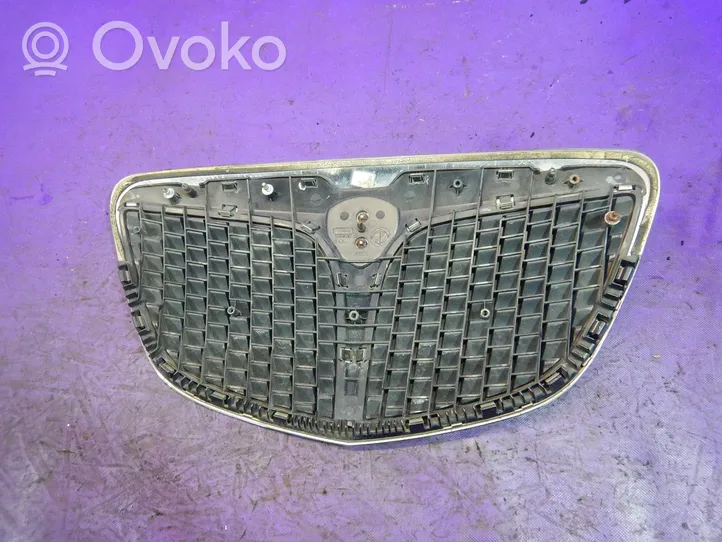 Lancia Musa Maskownica / Grill / Atrapa górna chłodnicy 