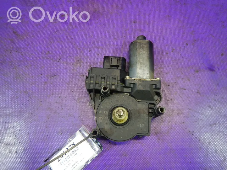 Audi A6 Allroad C5 Moteur de lève-vitre de porte avant 0130821774