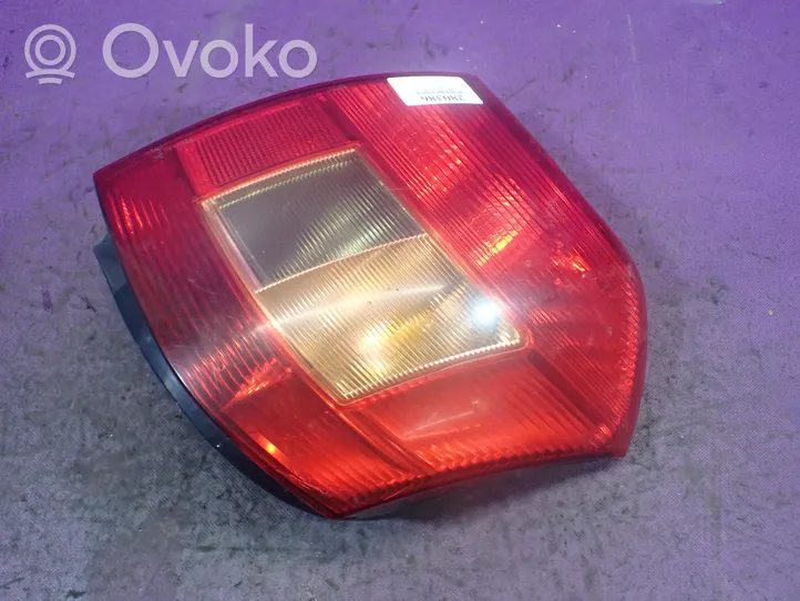 Toyota Corolla E120 E130 Lampa tylna 02-51