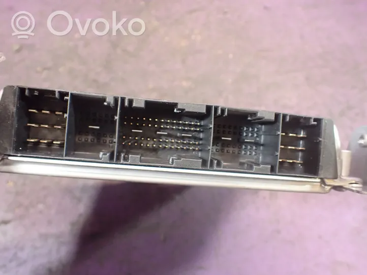 Toyota Corolla E120 E130 Unité de commande, module ECU de moteur 8966102731