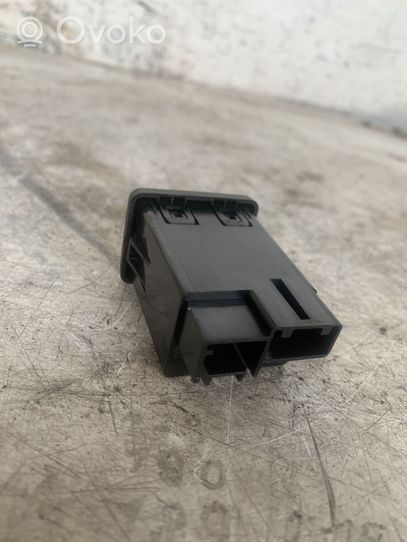 Opel Astra K Connecteur/prise USB 39087528