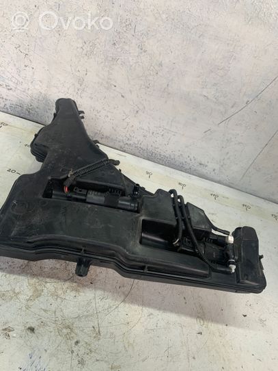 Audi A4 S4 B9 Zbiornik płynu do spryskiwaczy szyby przedniej / czołowej 8w0955451