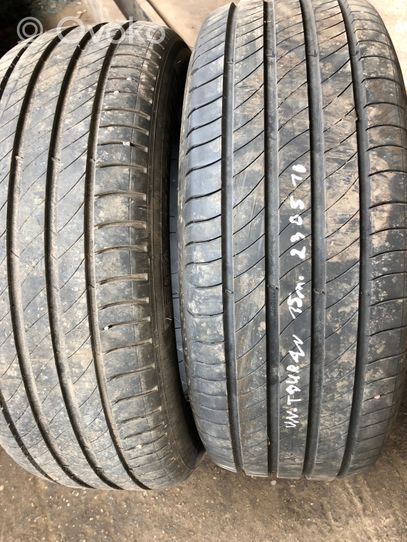 Volkswagen Touran II R17 summer tire 