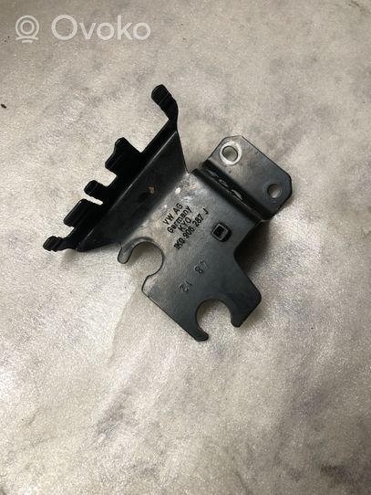 Audi Q3 8U EGR-venttiilin/lauhduttimen kiinnike 1k0906287j