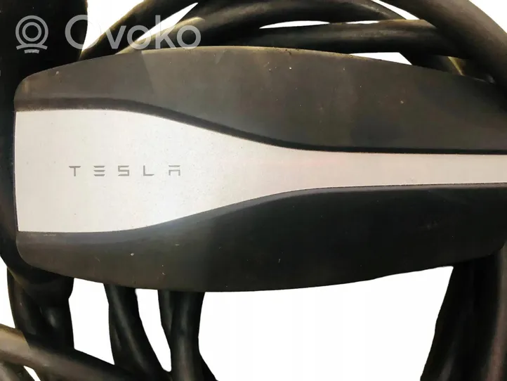 Tesla Model 3 Cargador de batería (opcional) 1121254-00-D