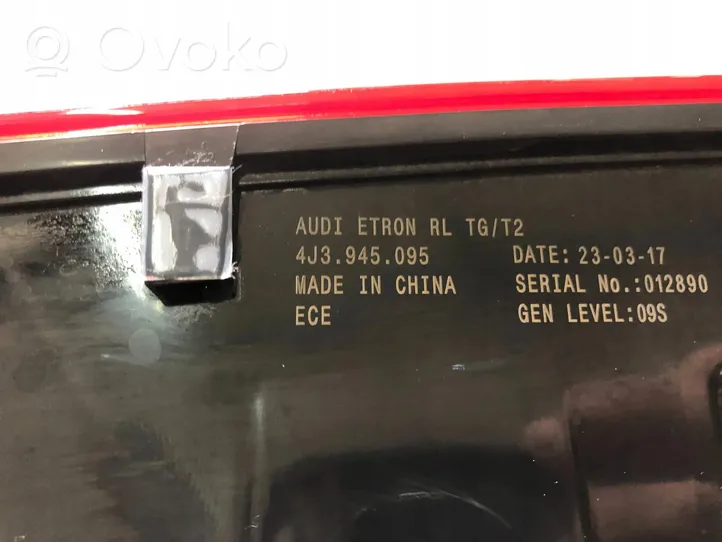 Audi E-tron GT Takapuskurin valo 4J3945095
