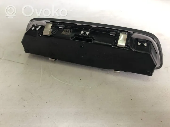 Audi Q7 4M Lampka podsufitki tylna 4M0947111