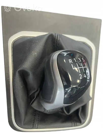 Volkswagen Caddy Gear lever shifter trim leather/knob 2K7711113B