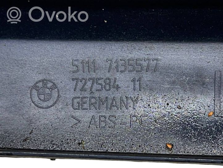 BMW 7 E65 E66 Apdailinė priekinio bamperio juosta 7135577