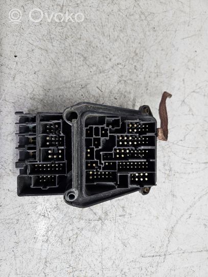 Mercedes-Benz 190 W201 Module de fusibles 2015400450