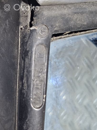 Mercedes-Benz W123 Manualne lusterko boczne drzwi przednich 17050