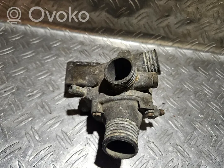 BMW 3 E30 Termostat / Obudowa termostatu 1265058