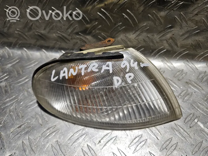Hyundai Lantra I Передний поворотный фонарь 92302290