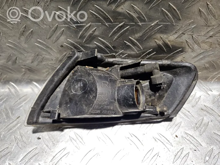 Mazda 626 Indicatore di direzione anteriore 21061822