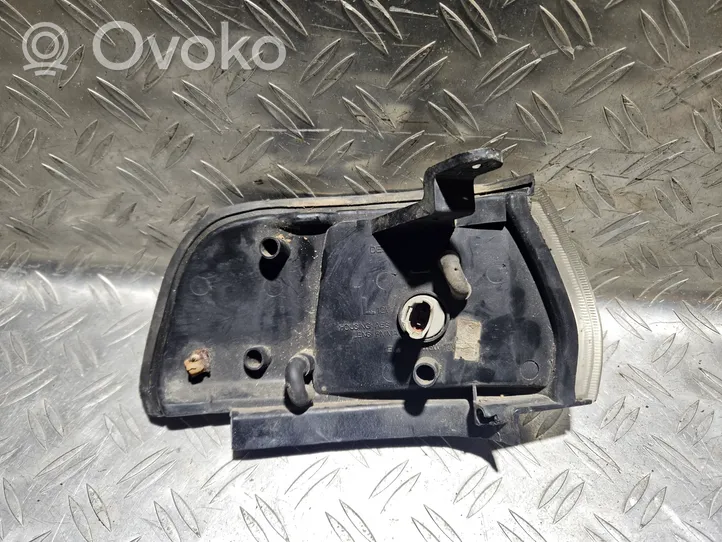 Toyota Corolla E90 Indicatore di direzione anteriore 012121556LC