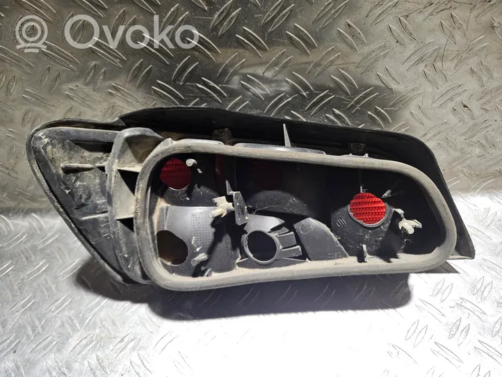 Peugeot 306 Aizmugurējais lukturis virsbūvē 91077