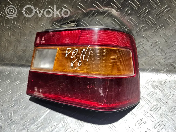 Hyundai Pony Aizmugurējais lukturis virsbūvē 011142