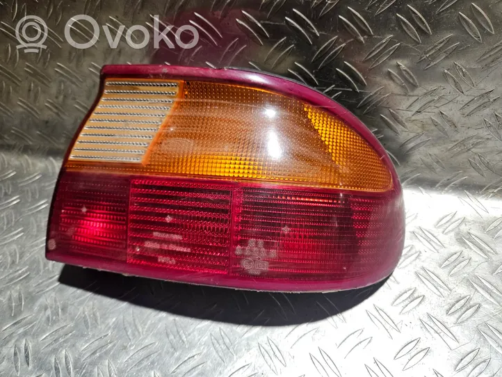 Ford Mondeo MK I Luz trasera/de freno 93BG13A602AM