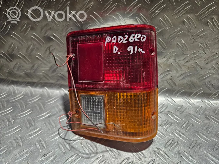 Mitsubishi Pajero Задний фонарь в кузове 0436772R