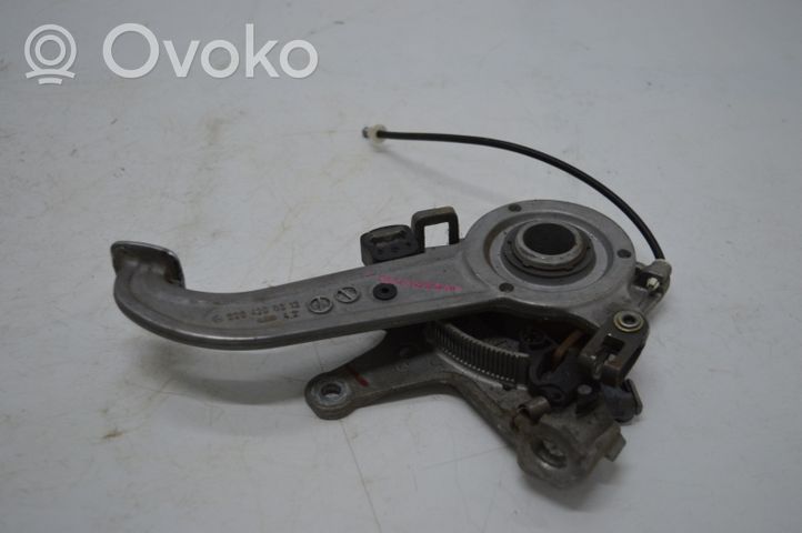 Mercedes-Benz CLK A208 C208 Leva del freno a mano/freno di stazionamento 2204200312