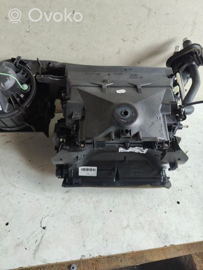 BMW 1 E81 E87 Salono oro mazgo komplektas 9853761