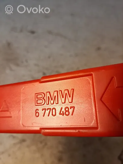 BMW X6 M Trójkąt ostrzegawczy 6770487