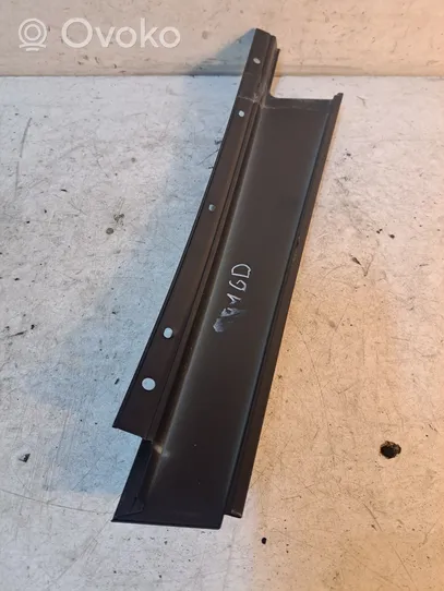 BMW 3 E90 E91 Aizmugurē durvju dekoratīvā apdare (moldings) 