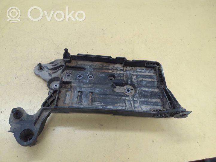 Volkswagen Golf VII Vassoio batteria 5Q0915331