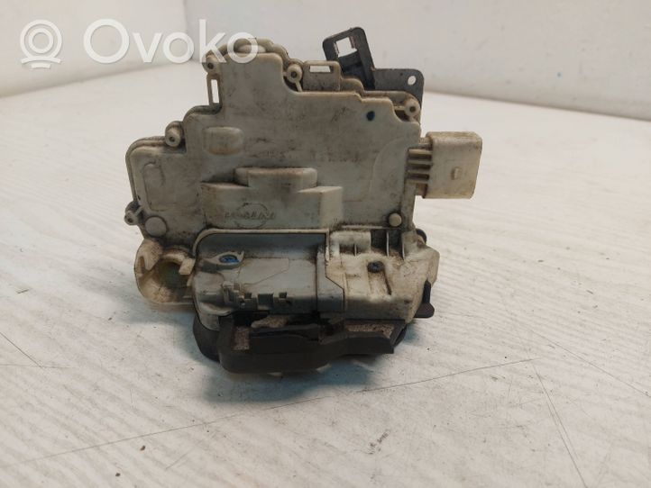 Audi A4 S4 B7 8E 8H Zamek drzwi przednich 