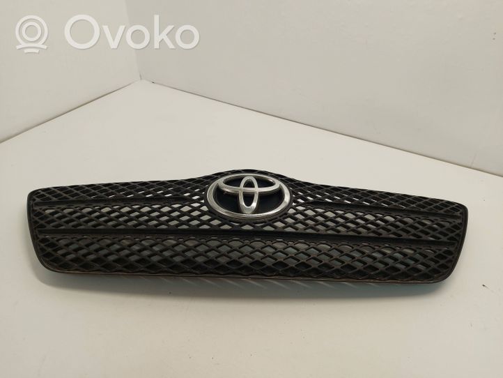 Toyota Corolla E120 E130 Grotelės viršutinės 5311102150