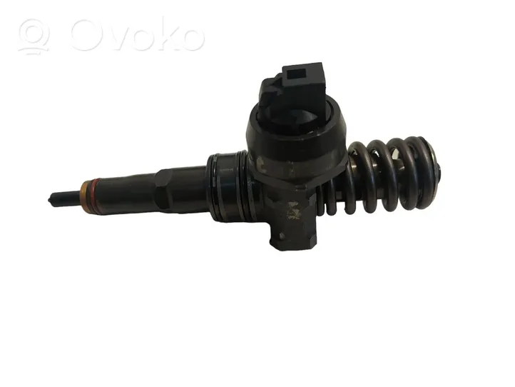 Skoda Octavia Mk2 (1Z) Injecteur de carburant 038130073ag