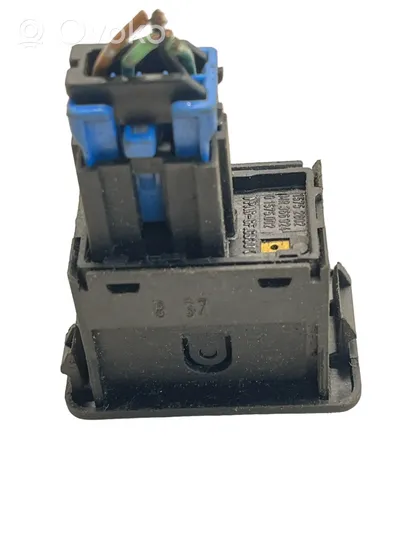 Mitsubishi Carisma Botón interruptor de bloqueo de puertas MR366924