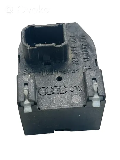 Audi A6 S6 C5 4B Veidrodėlių jungtukas 8D0959565