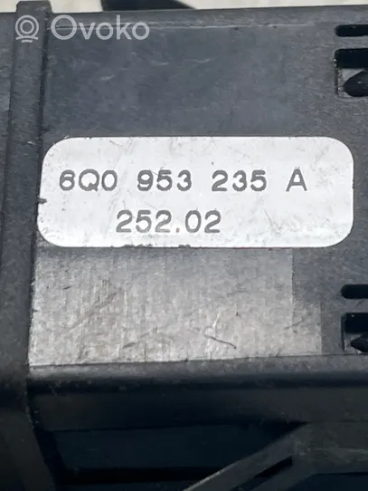 Audi A6 S6 C5 4B Hätävilkkujen kytkin 6Q0953235A