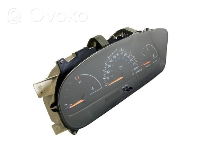 Chrysler Voyager Speedometer (instrument cluster) P04685627